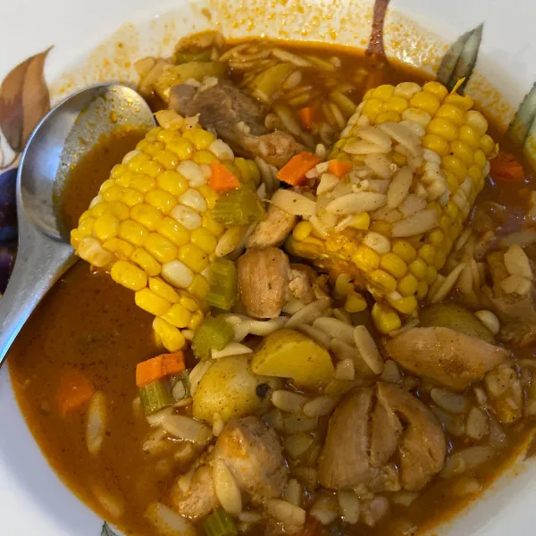 receta Abundante Sopa De Fideos Con Pollo Al Estilo Panameño (Sancocho)