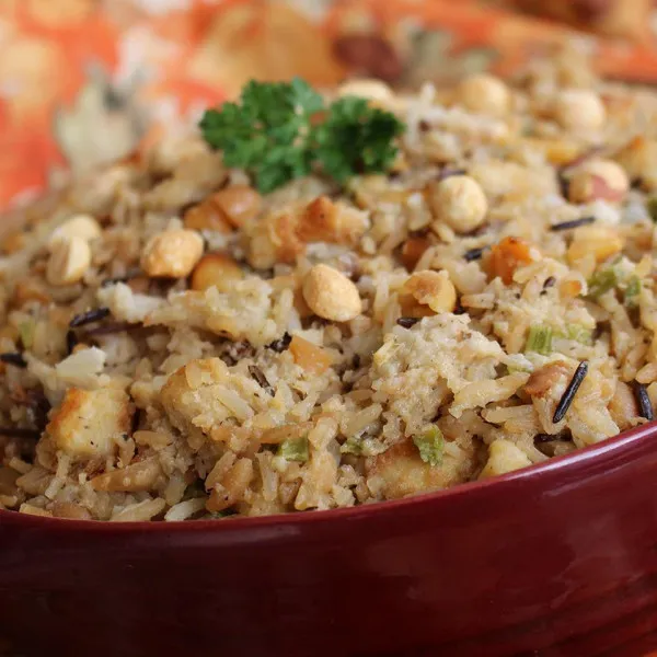 receta Vinaigrette des fêtes au riz sauvage et aux cacahuètes grillées