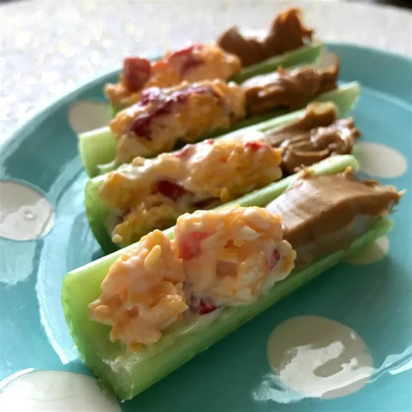 recetas Apio Relleno De Mantequilla De Maní Y Queso Pimiento