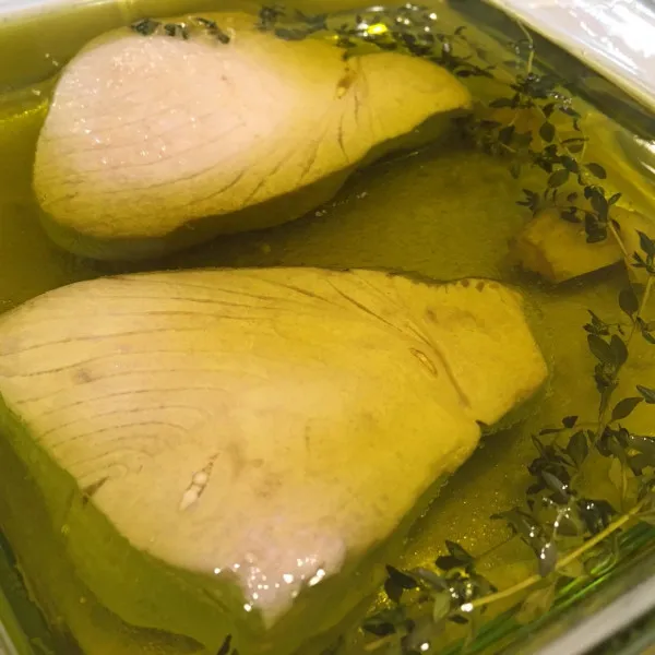 przepisy Tuńczyk gotowany w oliwie z oliwek