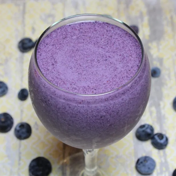 receta Smoothie au beurre d'amande et aux bleuets