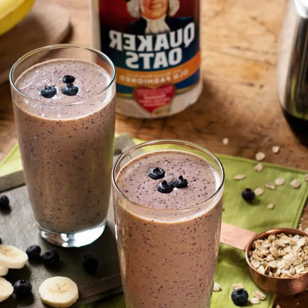 receta Smoothie au beurre de cacahuète, banane, baies et flocons d'avoine