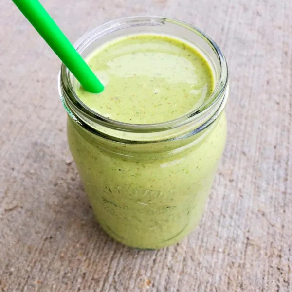 receta Smoothie au beurre de cacahuète et à la banane verte