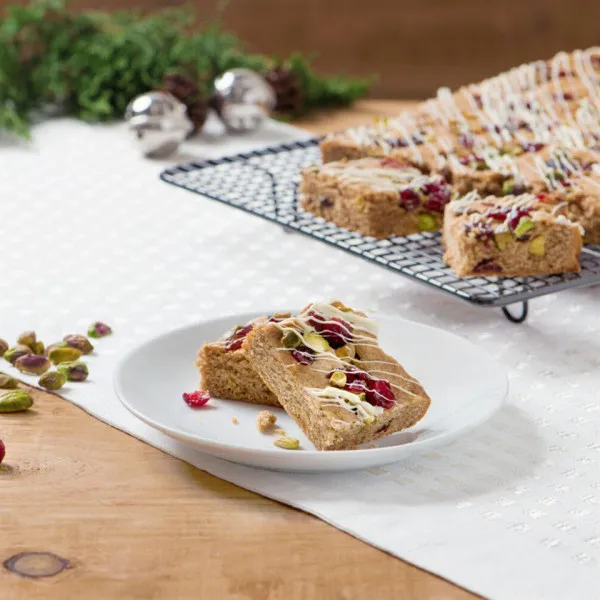 recetas Becel Anything Goes Cookie Dough Festive Gingerbread Cookie Bars