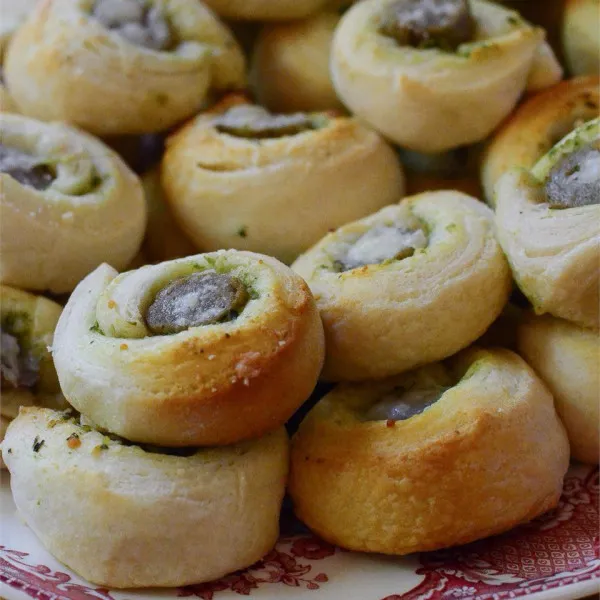 receta Bouchées de biscuits à la saucisse au pesto