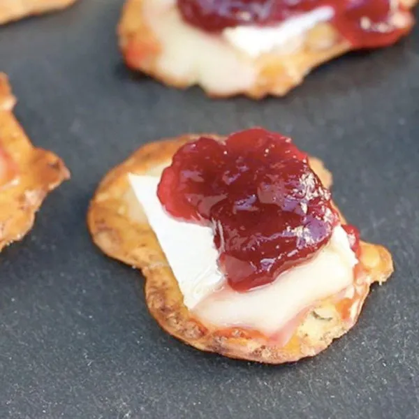 receta Bocaditos Navideños De Arándano Y Brie