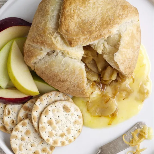 receta Brie au four avec oignons caramélisés