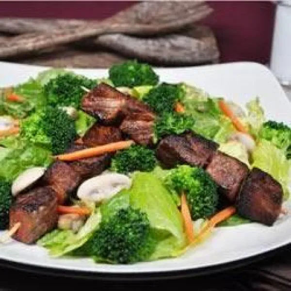 receta Brochettes de steak et salade de légumes