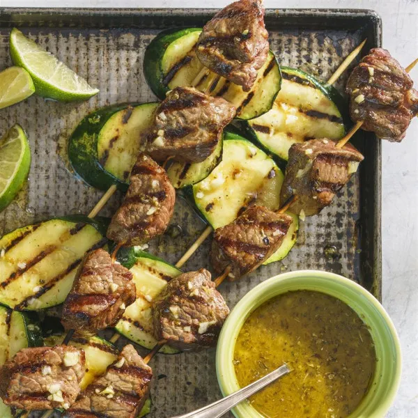 recetas Brochetas De Carne Cubana Y Calabacín Con Salsa De Mojo