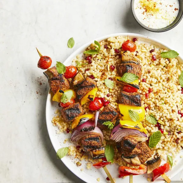 receta Brochettes de boeuf au couscous à la grenade