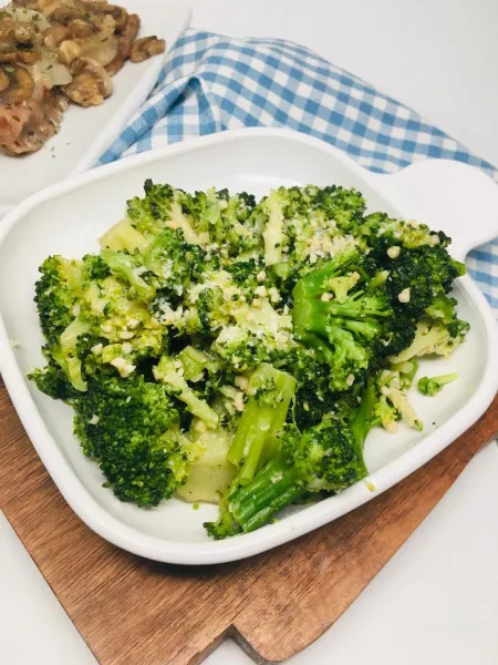 receta Brócoli De Ajo Rápido Y Fácil Con Queso Parmesano