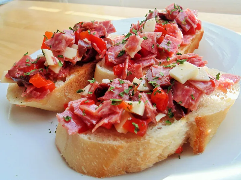 receta Bruschetta De Tomates Deshidratados Y Salami Margherita®