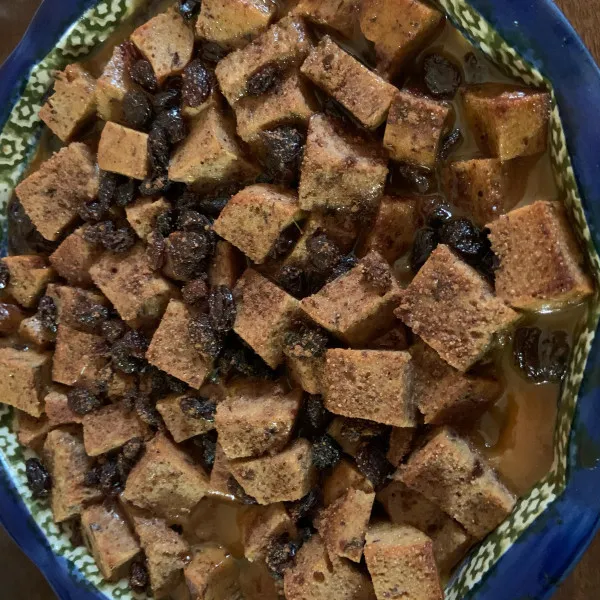 przepisy Karmelowy Pudding Chlebowy z Rodzynkami
