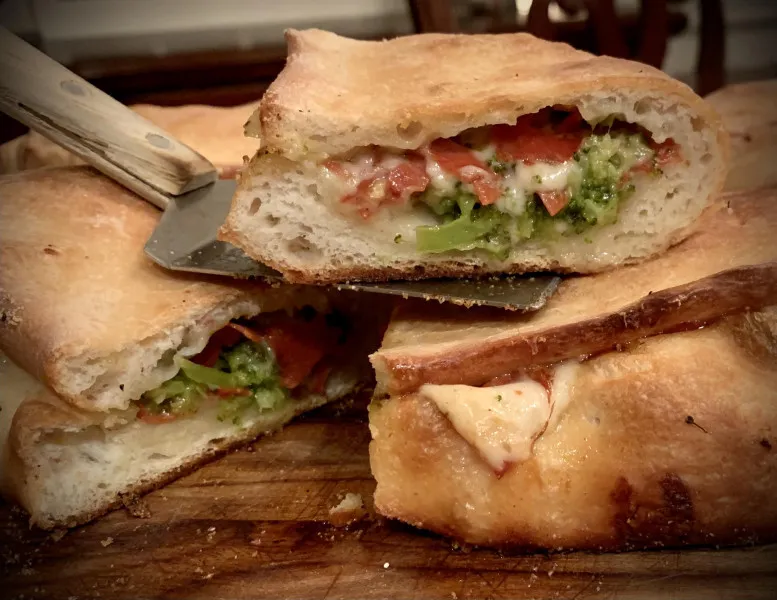przepisy Brokuły Pepperoni Potrójny Ser Calzones
