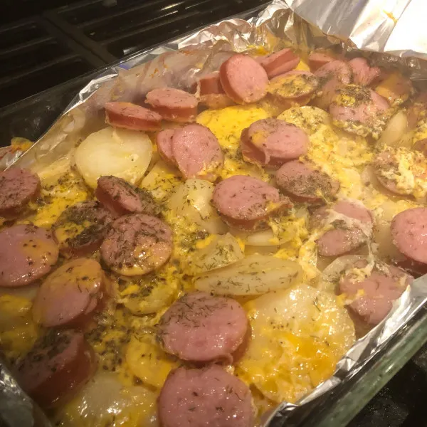 receta Casserole de pommes de terre et de saucisses