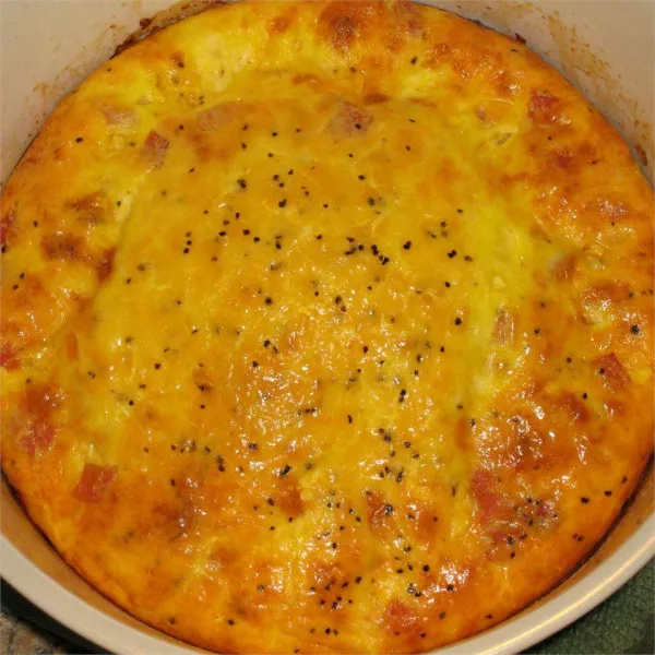 Przepis Zapiekanka z omletem z szynką i serem