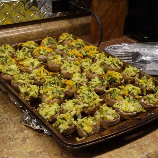 receta Champiñones Rellenos De Hash Brown, Queso Azul Y Espinacas