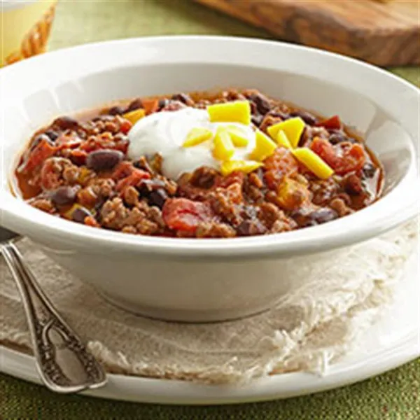receta Chile De Carne Y Frijoles Negros Con Crema De Lima