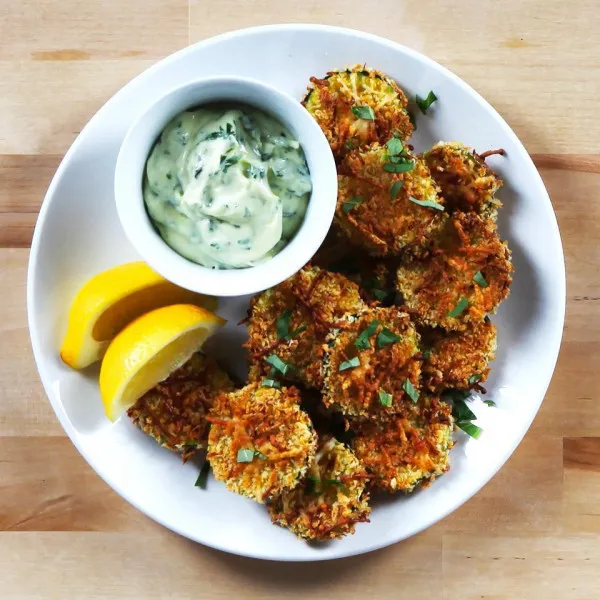 receta Chips De Calabacín Con Parmesano Y Limón Con Aioli De Albahaca