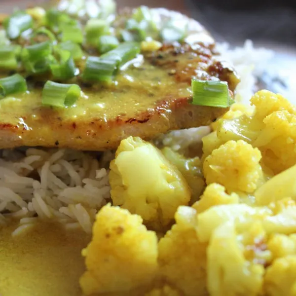 receta Côtelettes de porc au chou-fleur au curry avec riz basmati