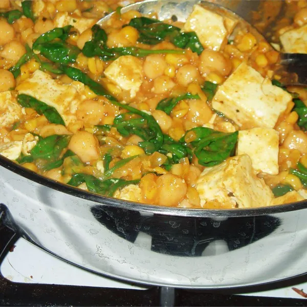 przepisy Curry ze szpinakiem i ciecierzycą