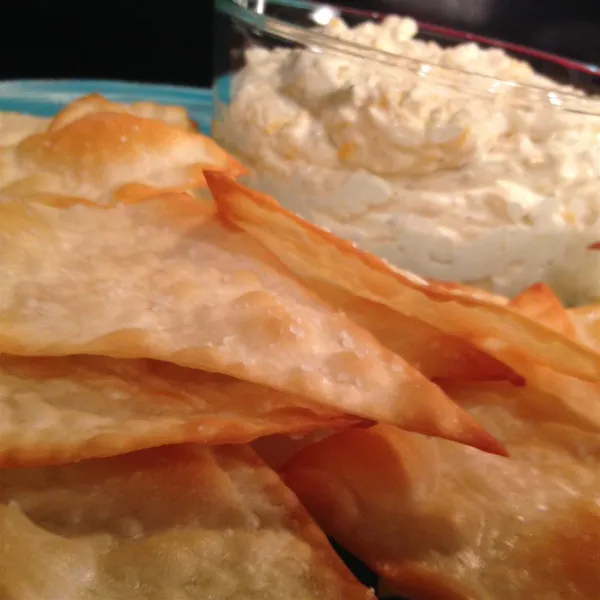 receta Dip De Cerveza Fría Y Queso Con Chips De Wonton