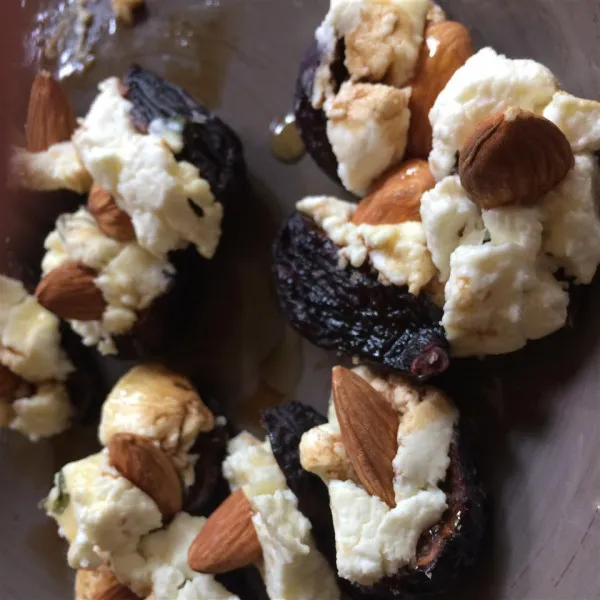 receta Entrées élégantes de figues au fromage de chèvre et aux amandes
