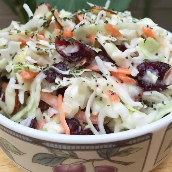 receta Salade de chou aux graines de pavot et aux canneberges