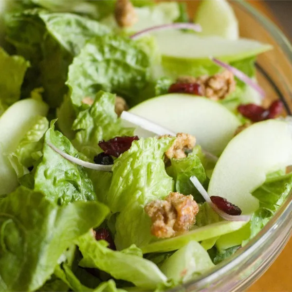 receta Salade de pommes et noix avec vinaigrette aux canneberges