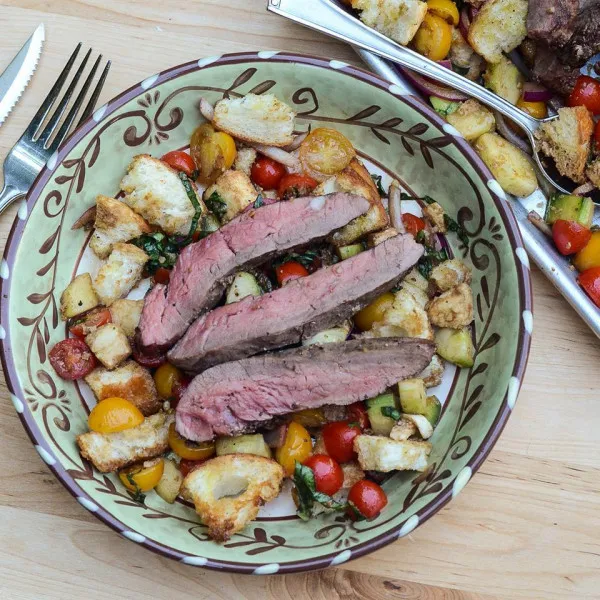 receta Ensalada De Panzanella Con Bistec De Flanco De Bisonte