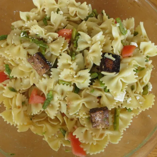 receta Ensalada De Pasta De Tofu Con Vinagre Balsámico Y Espárragos