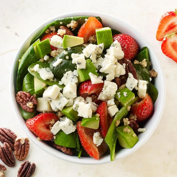 receta Salade de quinoa aux fraises et au gorgonzola friable