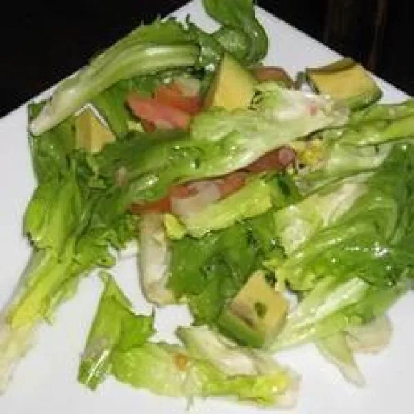 receta Salade d'endives aux tomates prunes et vinaigrette balsamique au parmesan