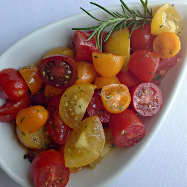 receta Salade de tomates ancestrales au romarin