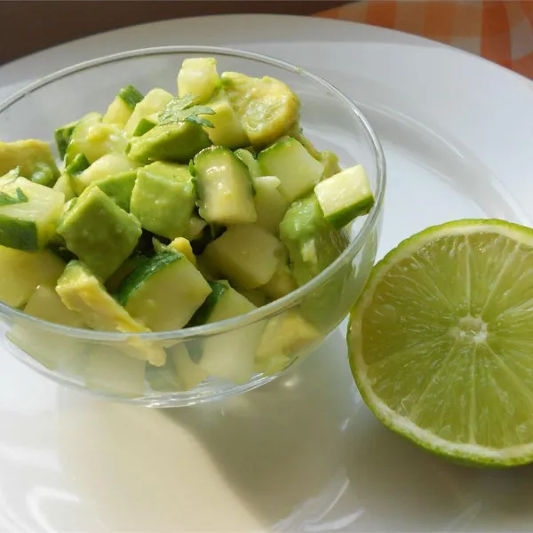 receta Ensalada Picante De Pepino Y Aguacate