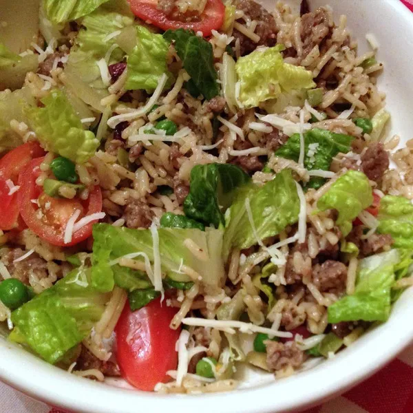 receta Salade de riz italienne tiède avec saucisse et laitue