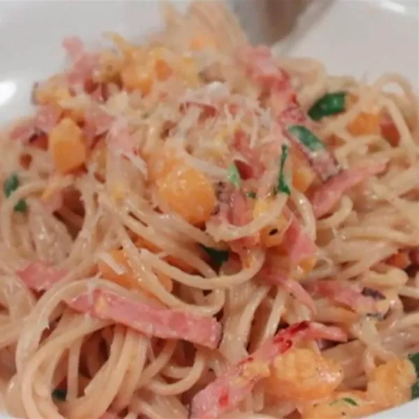 przepisy Spaghetti z szynką i dynią piżmową