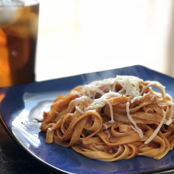 Przepis Spaghetti szefa kuchni Johna z sosem z czerwonej małży