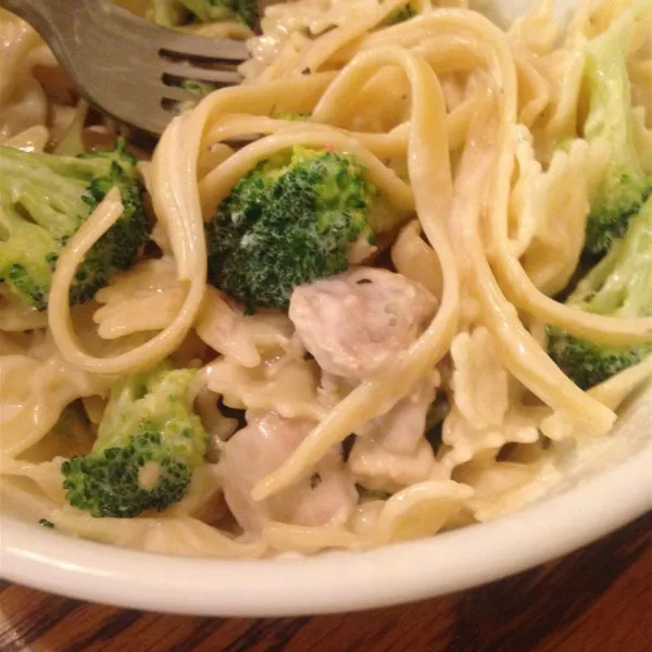 receta Easy Chicken & Broccoli Alfredo