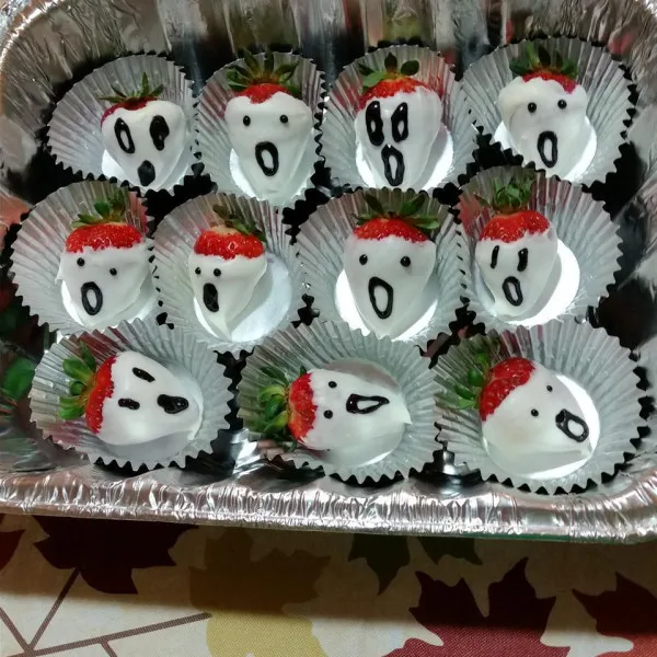 recette White Chocolate Strawberry Ghosts