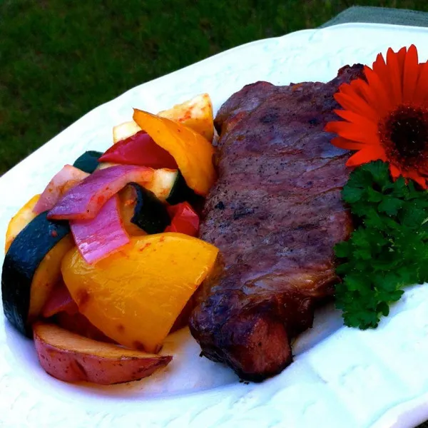 przepisy Nowojorski stek z rostbefu z grillowanymi warzywami