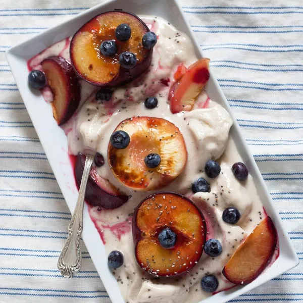 receta Fruits à noyau rôtis avec cardamome banane molle