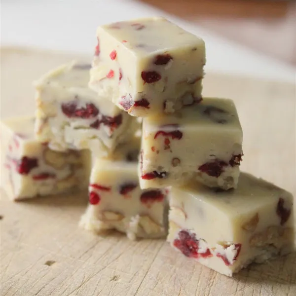 recetas Fudge De Nuez Moscada, Nuez Moscada Y Arándanos Blancos