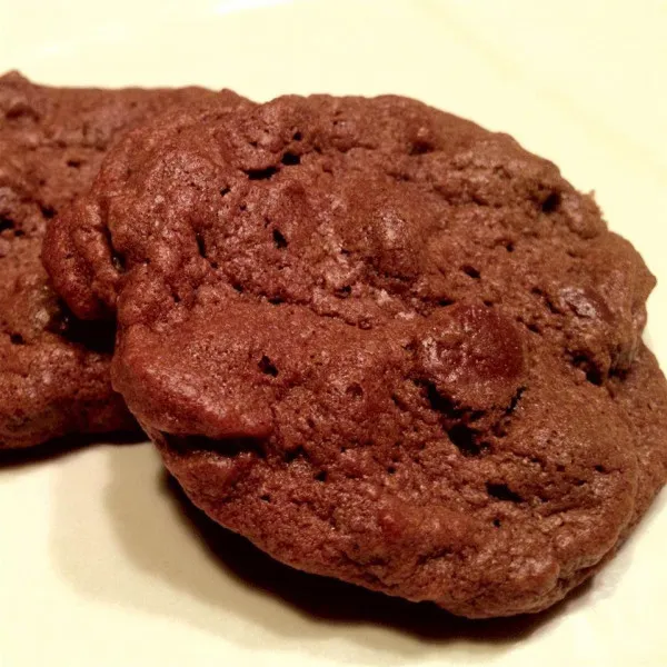przepisy Fudgy Triple Chocolate Cookies