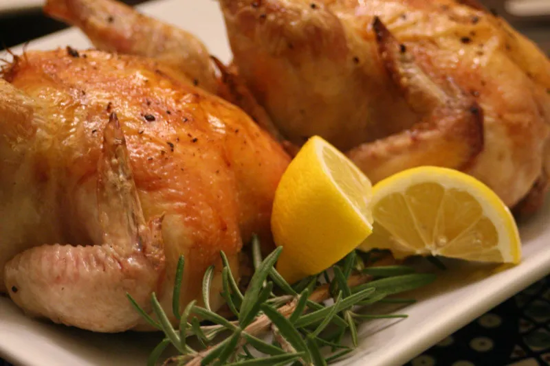 receta Gallinas De Caza De Cornualles Con Ajo Y Romero