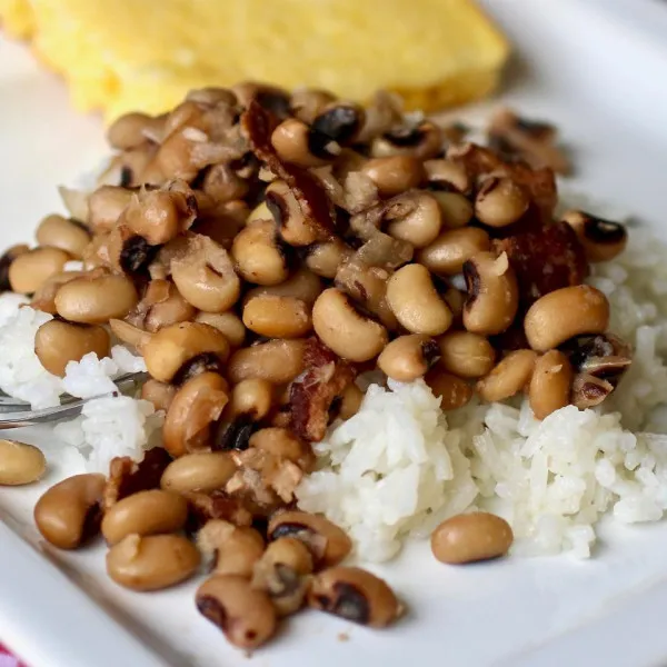 receta Pois aux yeux noirs avec bacon dans une mijoteuse