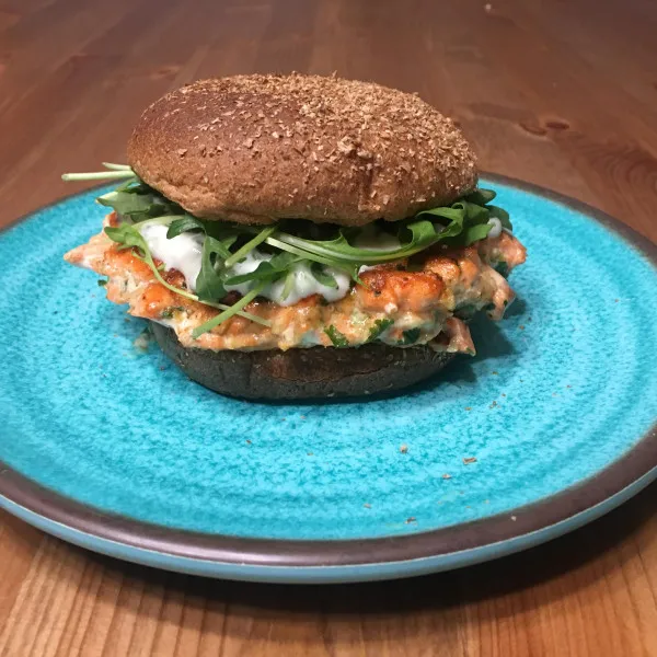 recetas Hamburguesas De Salmón Fresco Con Salsa De Limón Y Yogur