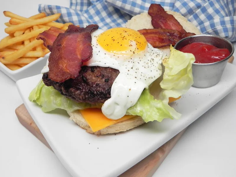 receta Hamburguesas Planas A La Parrilla Con Huevos Fritos