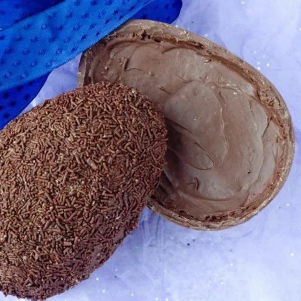 receta Oeuf de Pâques fourré au chocolat brésilien Brigadeiro
