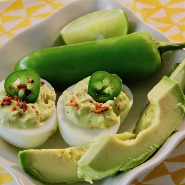 receta Huevos Rellenos De Aguacate